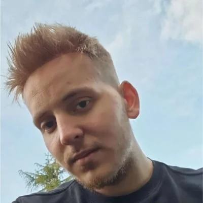Brandon-Lea, founder of Hallveck Digital